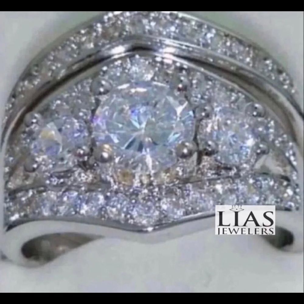New 18k white gold wedding ring set